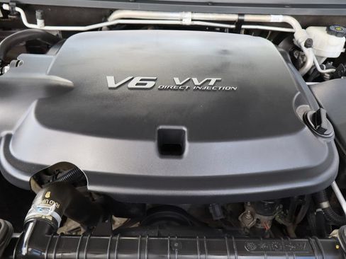 Used 2018 Chevrolet Colorado Z71 AWD/4WD image 30
