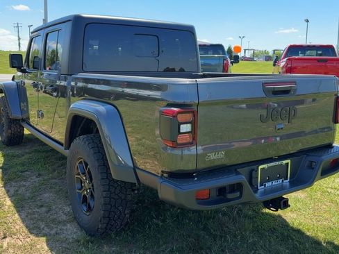 Used 2024 Jeep Gladiator Sport AWD/4WD image 5