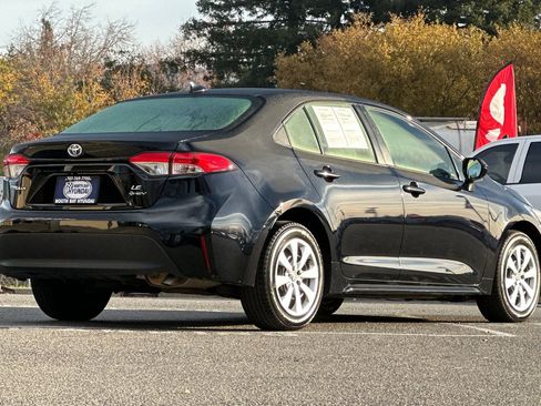 Used 2025 Toyota Corolla LE image 4