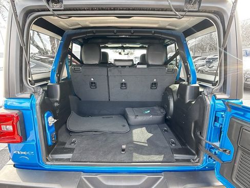 Used 2023 Jeep Wrangler Unlimited Sahara w/ Cold Weather Group image 30