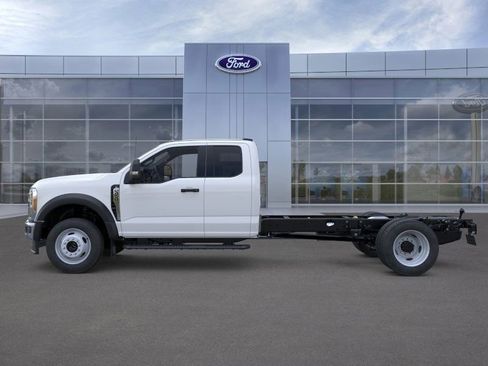 New 2026 Ford F450 XL w/ XL Chrome Package image 3