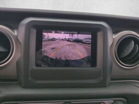 Used 2021 Jeep Gladiator Sport AWD/4WD image 13