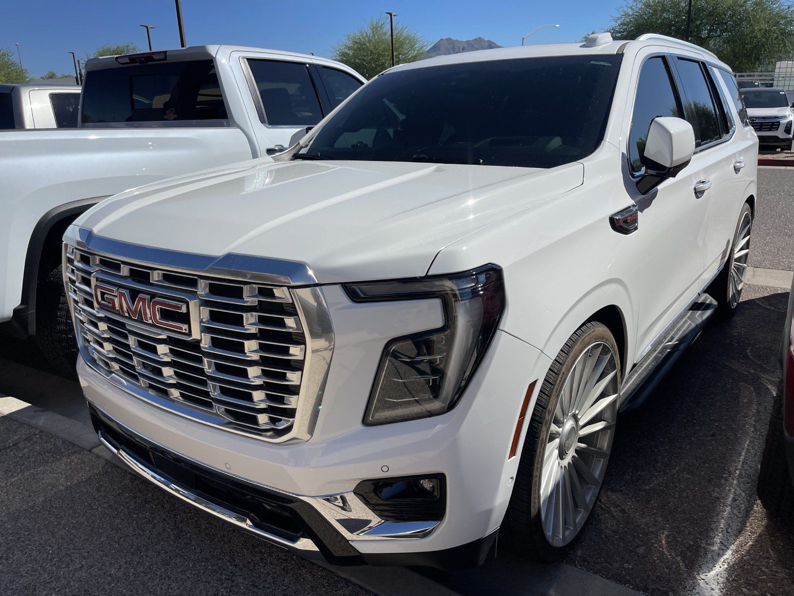 Used 2025 GMC Yukon Elevation w/ Technology Package RWD image 2