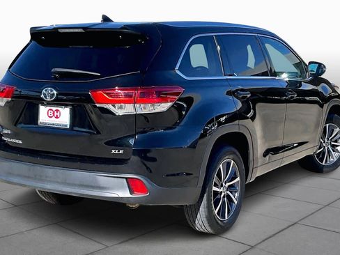 Used 2018 Toyota Highlander XLE image 11