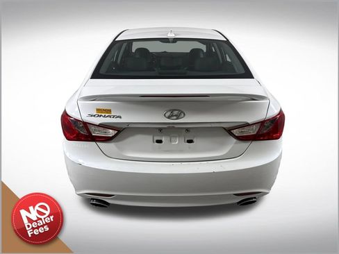Used 2011 Hyundai Sonata SE w/ Navigation & Sunroof Pkg 4 FWD image 5