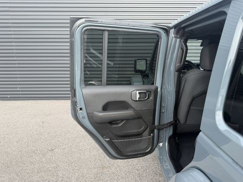 Used 2025 Jeep Wrangler Unlimited Sahara w/ Safety Group AWD/4WD image 20