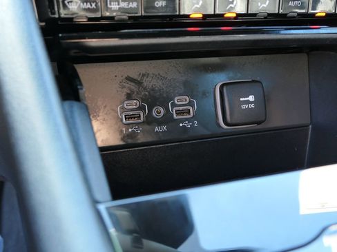 Used 2025 Jeep Grand Cherokee Limited w/ Black Appearance Package image 18