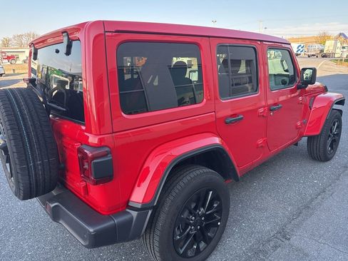 Used 2025 Jeep Wrangler Unlimited Sahara w/ Safety Group image 11