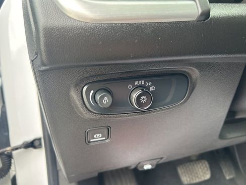 Used 2024 GMC Terrain SLE image 12