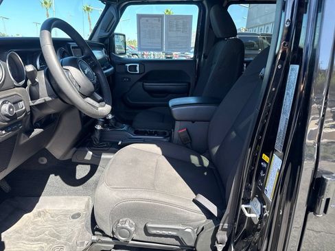 Used 2023 Jeep Wrangler Unlimited AWD/4WD image 16