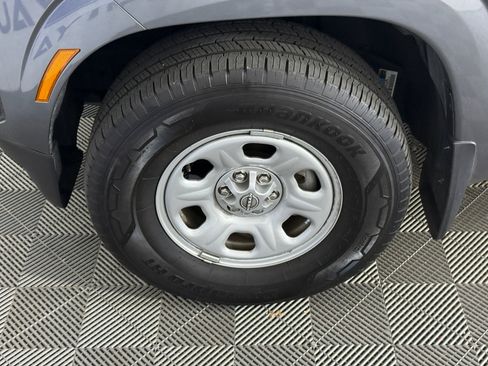 Used 2025 Nissan Frontier S image 7