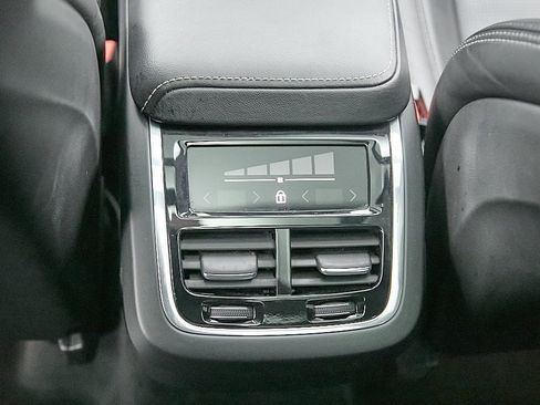 Certified 2023 Volvo XC60 B5 Ultimate image 24