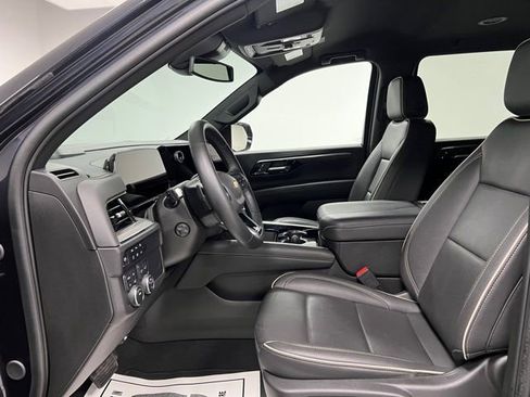 Used 2025 Chevrolet Suburban Premier AWD/4WD image 20