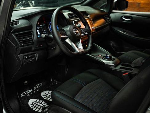 Used 2025 Nissan Leaf S image 8