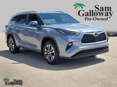 Used 2023 Toyota Highlander XLE FWD image 1
