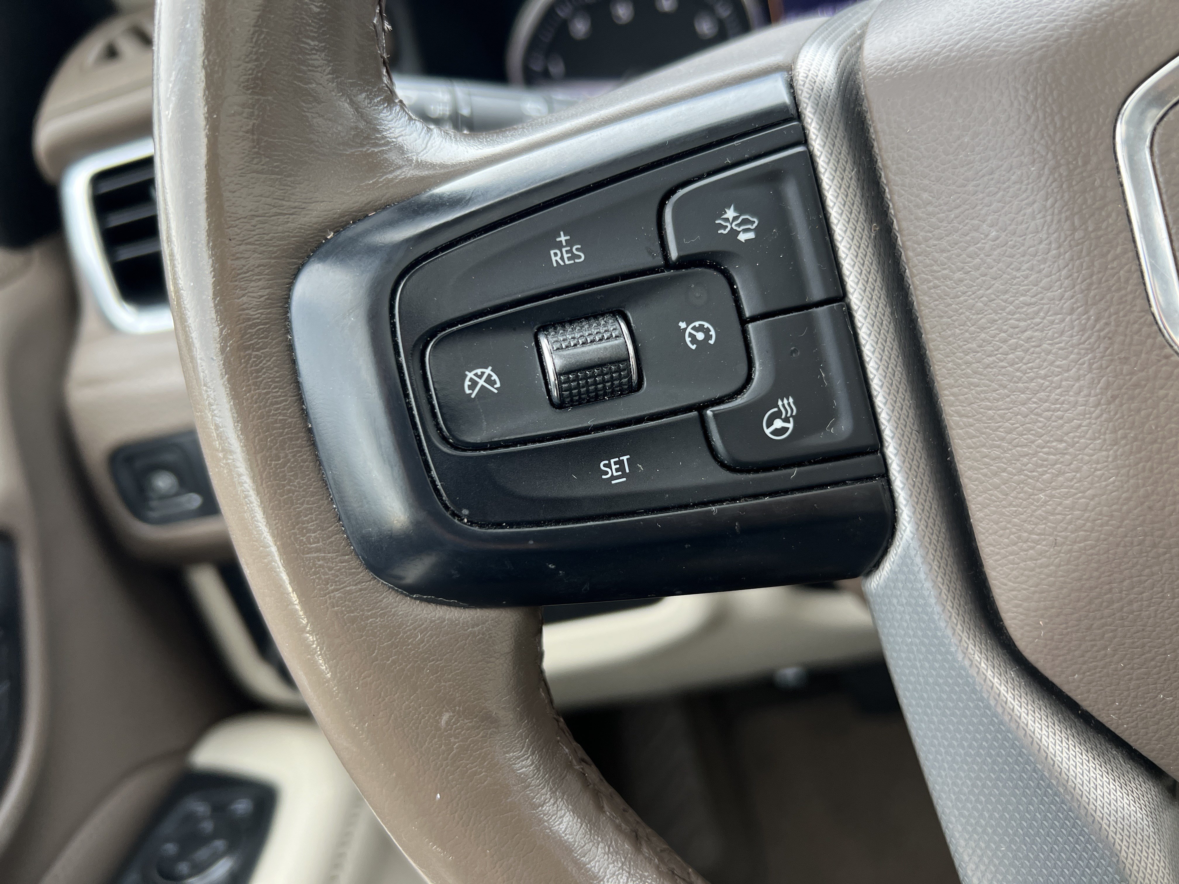 Used 2021 GMC Yukon Denali w/ Denali Premium Package AWD/4WD image 19