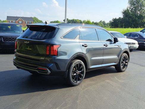 Used 2023 Kia Sorento SX image 4