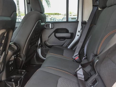 Used 2023 Jeep Gladiator Mojave AWD/4WD image 18