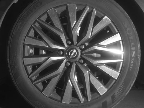 Used 2025 Nissan Altima 2.5 SV image 12