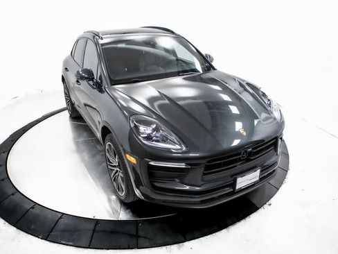 Certified 2025 Porsche Macan image 40