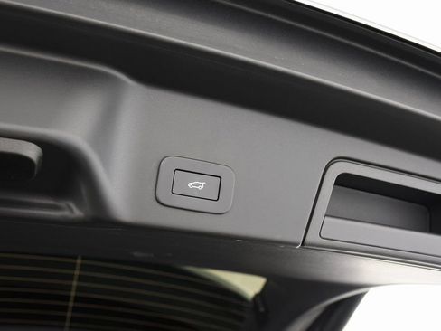 Certified 2025 Land Rover Range Rover Evoque Dynamic SE image 25