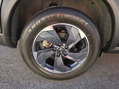 Used 2025 Nissan Rogue SV AWD/4WD image 4