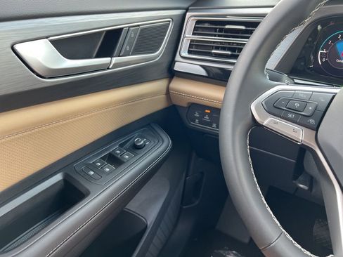 New 2026 Volkswagen Atlas Cross Sport SE FWD image 18