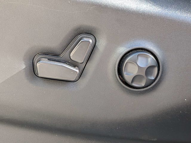Used 2023 Chrysler Pacifica Touring-L FWD image 22