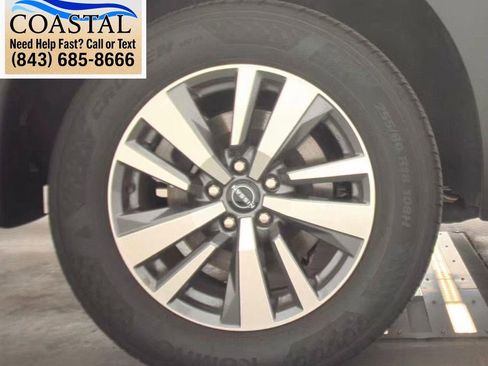 Used 2025 Nissan Pathfinder SL AWD/4WD image 2
