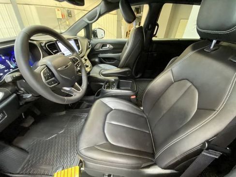 Used 2026 Chrysler Pacifica Select AWD/4WD image 22