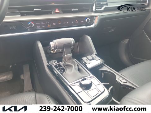 Used 2025 Kia Sportage EX FWD image 19