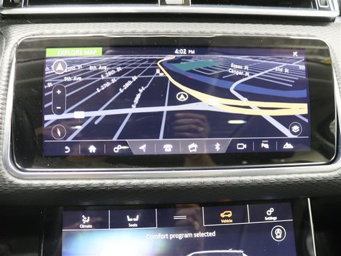 Used 2020 Land Rover Range Rover Velar S AWD/4WD image 37