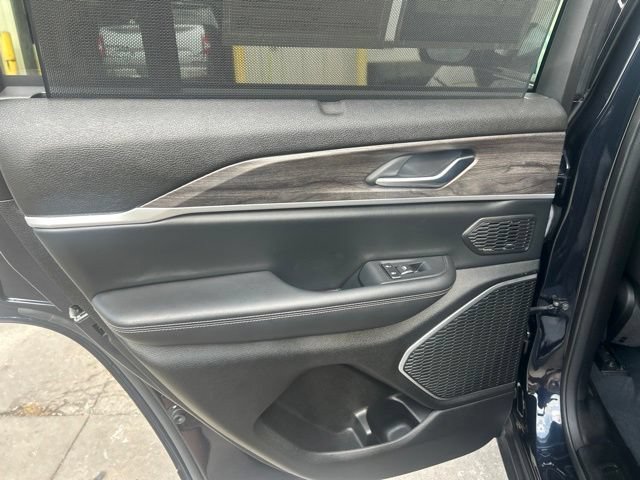 Used 2022 Jeep Grand Cherokee Limited 4xe w/ Luxury Tech Group II AWD/4WD image 14