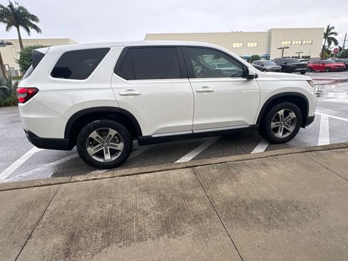 Used 2025 Honda Pilot EX-L image 6