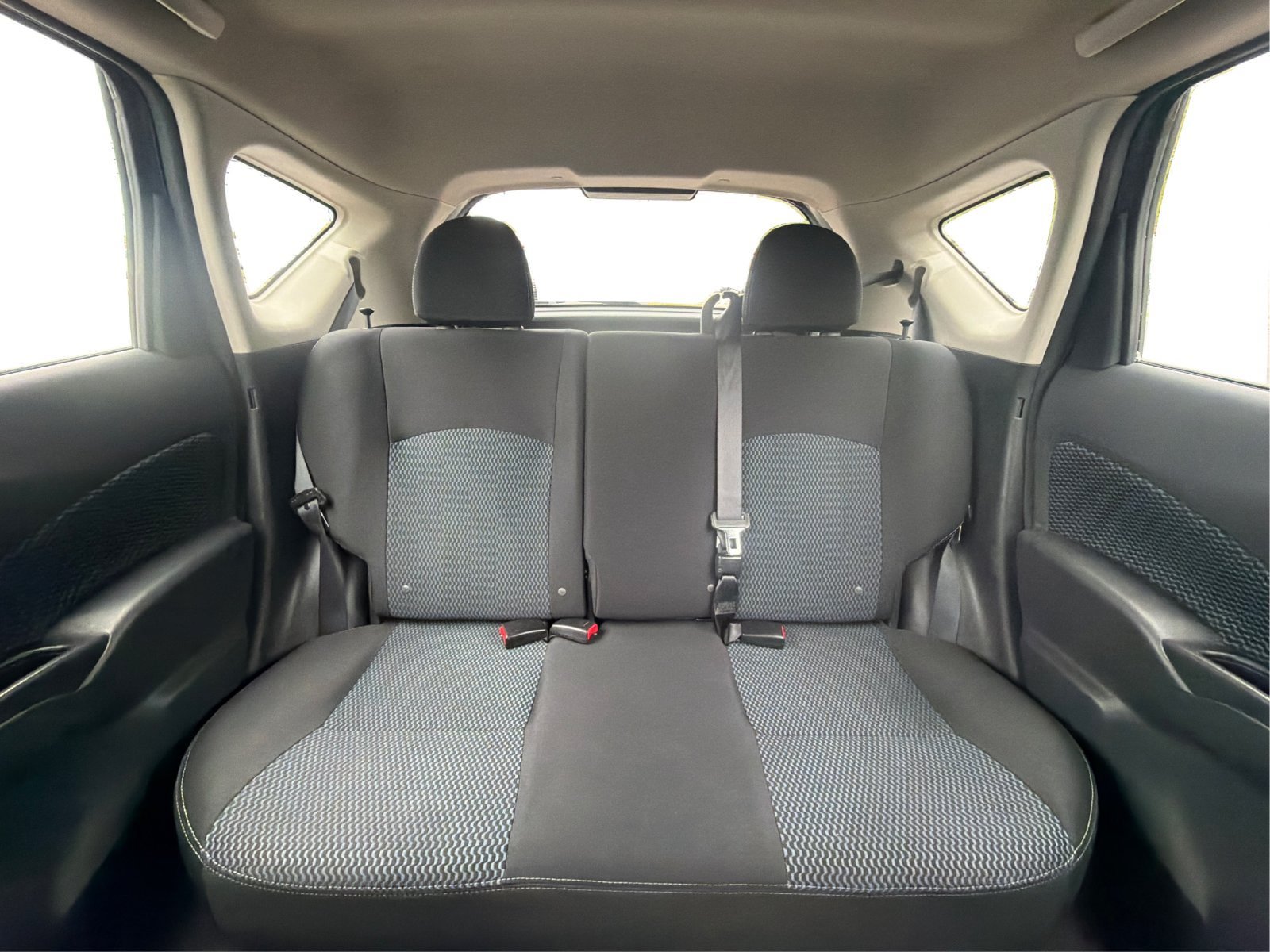 Used 2016 Nissan Versa Note SV FWD image 14