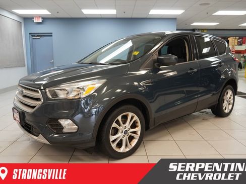Used 2019 Ford Escape SE image 1