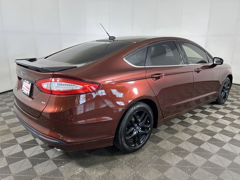 Used 2015 Ford Fusion SE FWD image 4