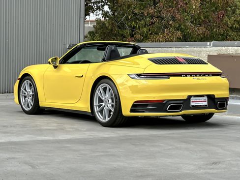 Used 2023 Porsche 911 Carrera image 3