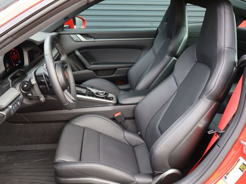 Certified 2025 Porsche 911 Carrera image 5