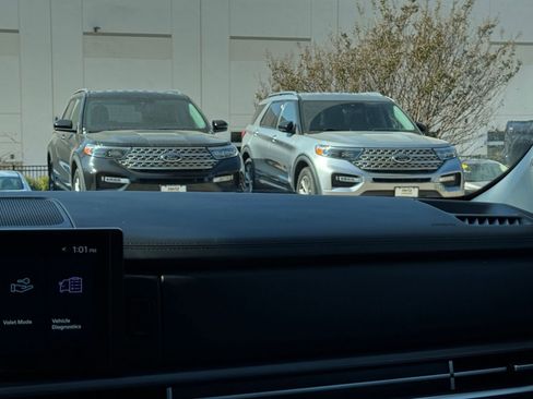 Used 2025 Hyundai Santa Fe SEL image 4