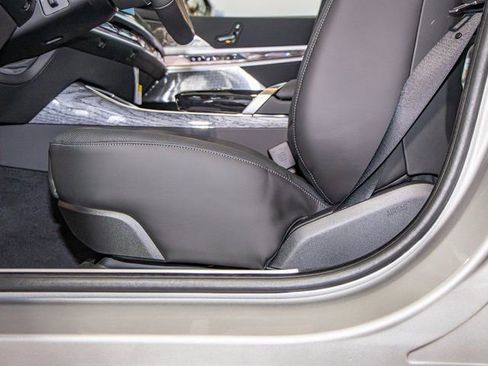 Used 2025 BMW i7 xDrive60 w/ Premium Package image 16