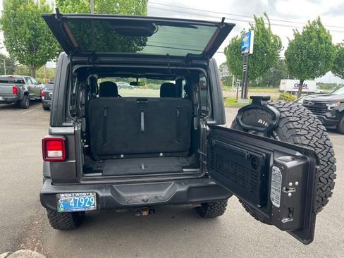 Used 2018 Jeep Wrangler Sport AWD/4WD image 9