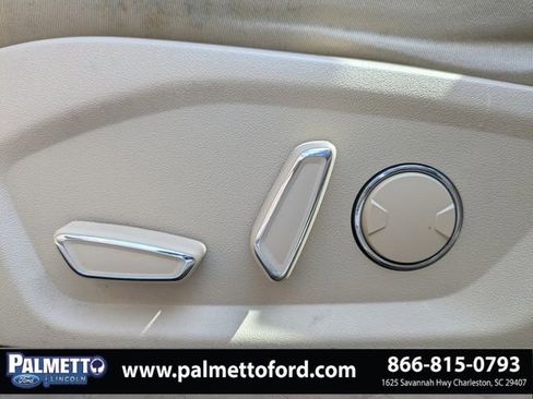 Used 2016 Ford Fusion SE FWD image 18