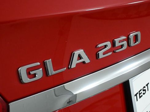 Used 2019 Mercedes-Benz GLA 250 4MATIC image 27