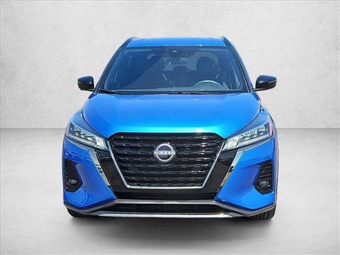 Used 2023 Nissan Kicks SR FWD image 2