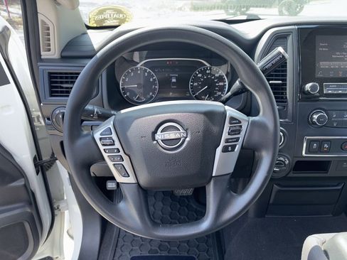 Used 2023 Nissan Titan SV image 11