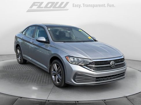 Certified 2022 Volkswagen Jetta SE FWD image 1