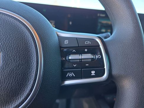 Certified 2025 Kia Sorento LX image 23