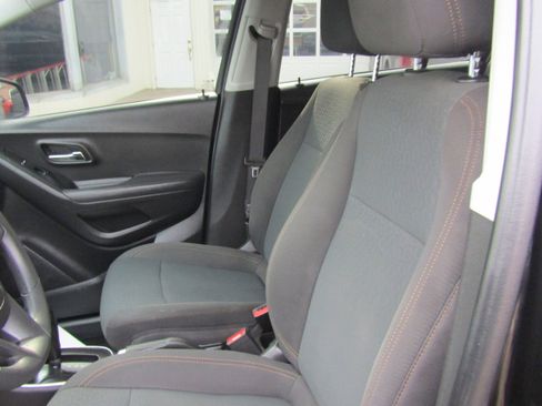 Used 2020 Chevrolet Trax LS image 14