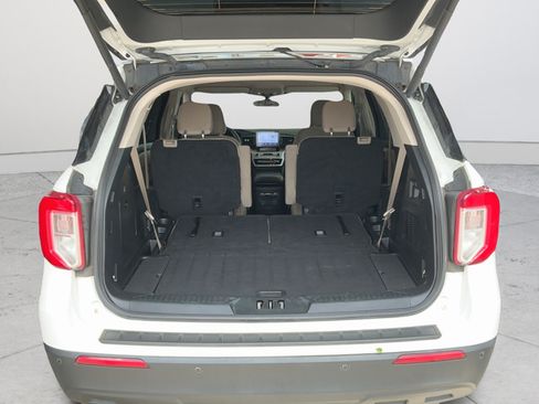 Used 2022 Ford Explorer XLT AWD/4WD image 24